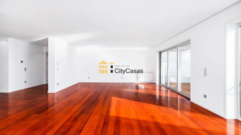 Moradia T4+1 Nova junto à Praia