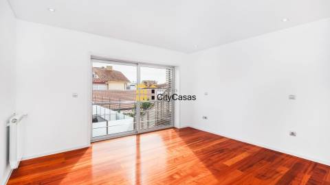 Moradia T4+1 Nova junto à Praia