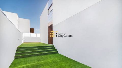 Moradia T4+1 Nova junto à Praia