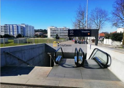 T2 Novo c/ Varanda e L. Garagem - Metro de Salgueiros