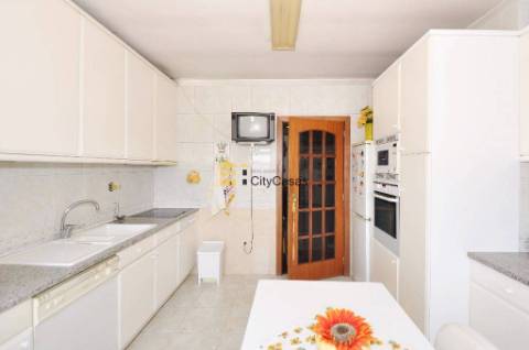 T3 com Terraço e 2 L. Garagem na Areosa