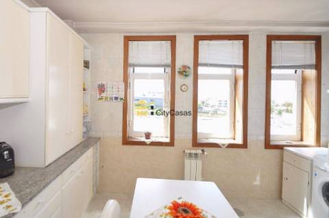 T3 com Terraço e 2 L. Garagem na Areosa