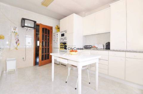 T3 com Terraço e 2 L. Garagem na Areosa