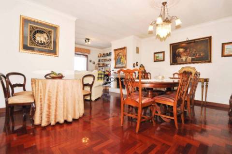 T3 com Terraço e 2 L. Garagem na Areosa