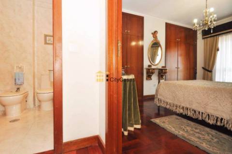 T3 com Terraço e 2 L. Garagem na Areosa