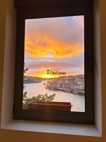 Moradia T2+1 Renovada ao Cais de Gaia