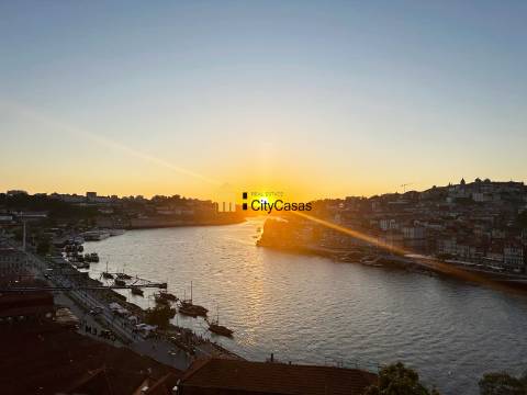 Moradia T2+1 Renovada ao Cais de Gaia