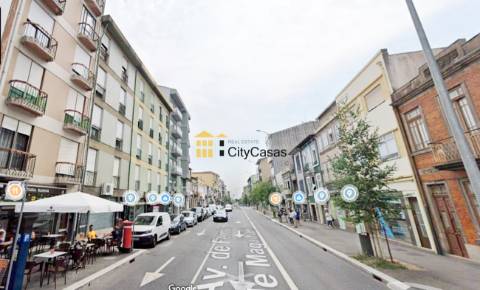 Prédio na Avenida Fernão Magalhães