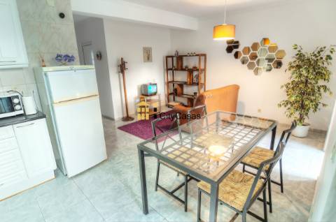 Prédio na Avenida Fernão Magalhães