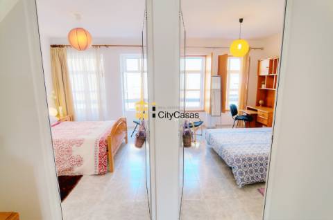 Prédio na Avenida Fernão Magalhães