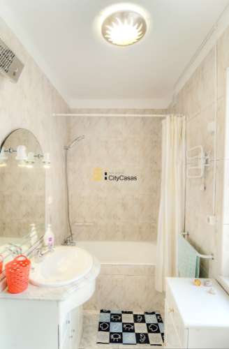 Prédio na Avenida Fernão Magalhães