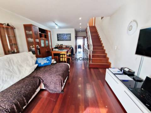 Moradia T3+1 em Folgosa, Maia