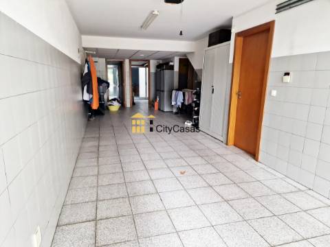 Moradia T3+1 em Folgosa, Maia