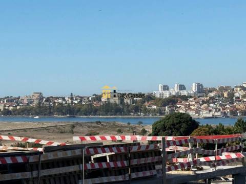 Moradia T4 | Próxima ao Rio Douro e ao Mar