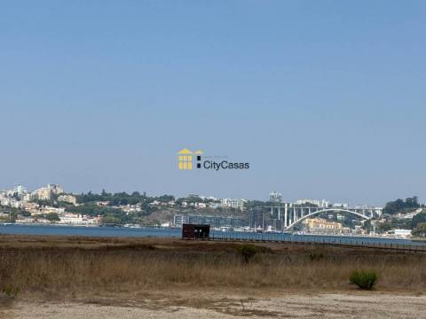 Moradia T4 | Próxima ao Rio Douro e ao Mar