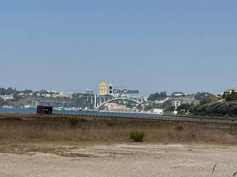 Moradia T4 | Próxima ao Rio Douro e ao Mar