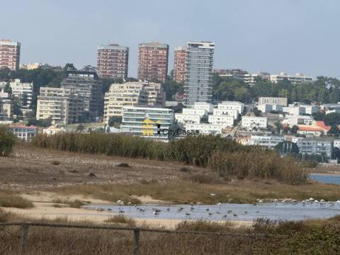 Moradia T4 | Próxima ao Rio Douro e ao Mar