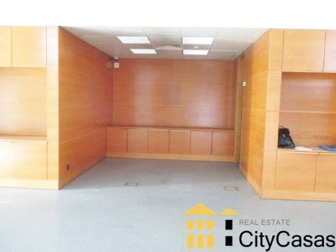 2 Lojas em Águas Santas | Retoma de Banco