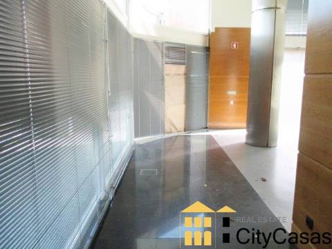 2 Lojas em Águas Santas | Retoma de Banco