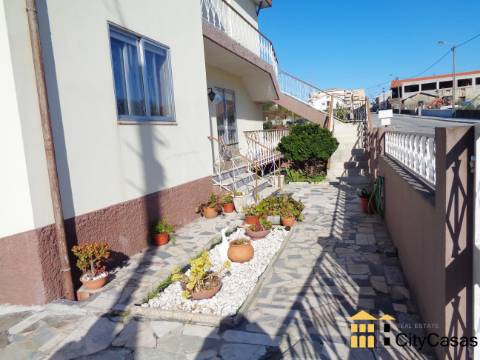 Moradia Bifamiliar T6+2 em Rio Tinto