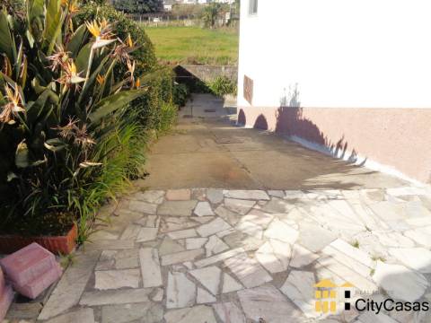 Moradia Bifamiliar T6+2 em Rio Tinto