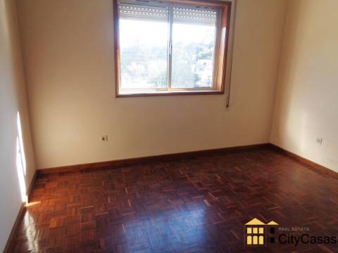 Moradia Bifamiliar T6+2 em Rio Tinto