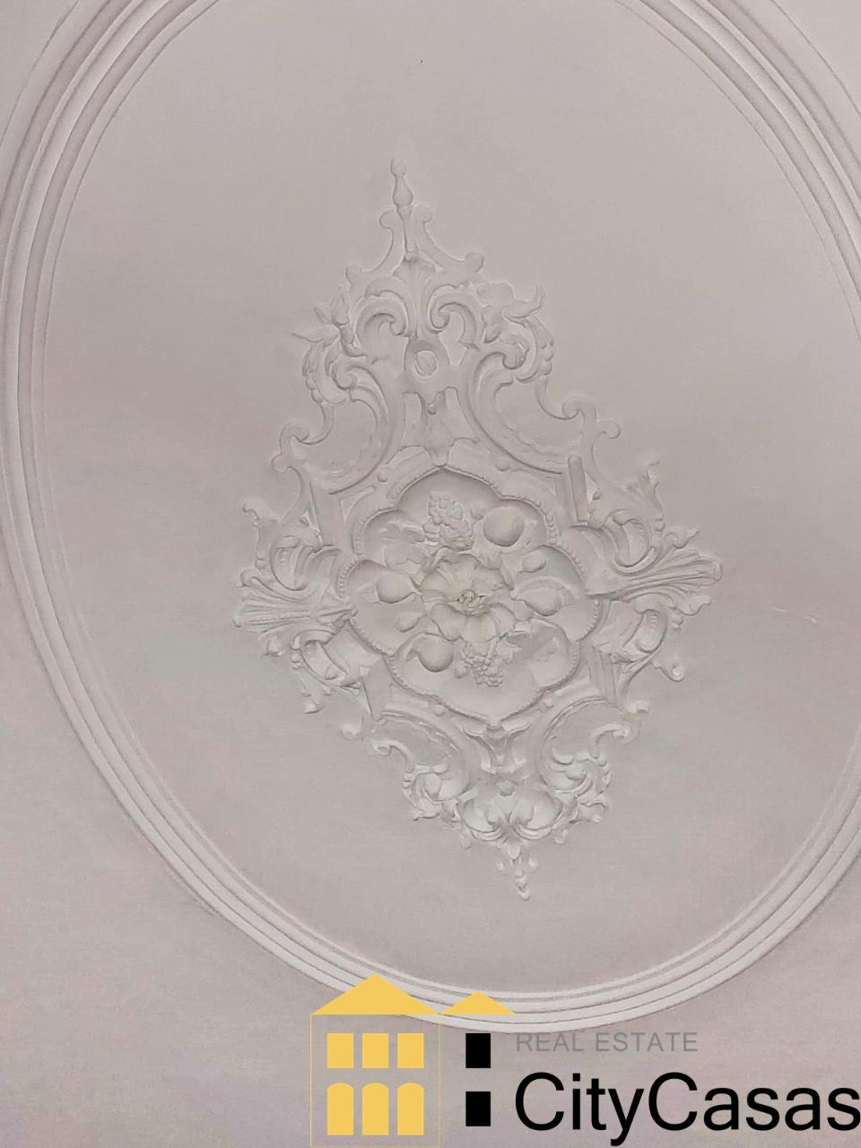 Prédio ao Campo 24 de Agosto (Porto)