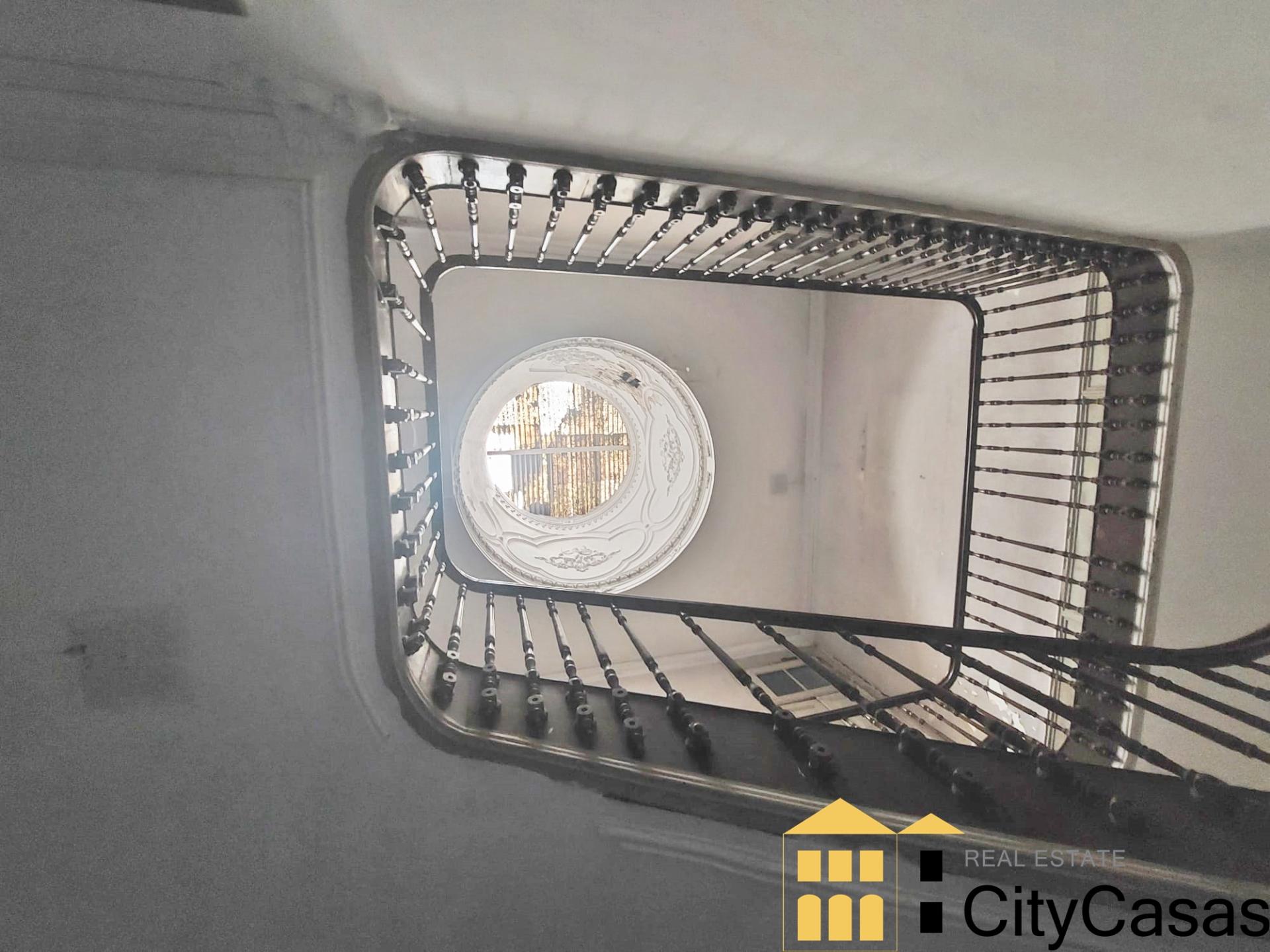 Prédio ao Campo 24 de Agosto (Porto)