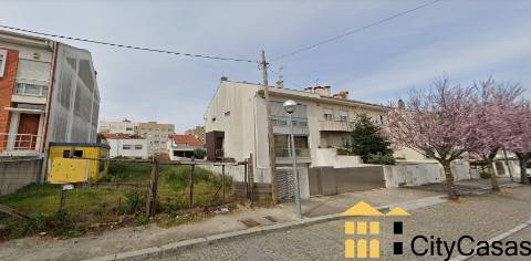 Terreno p/ Moradia 3 Frentes - S. Mamede Infesta