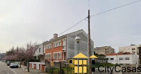 Terreno p/ Moradia 3 Frentes - S. Mamede Infesta