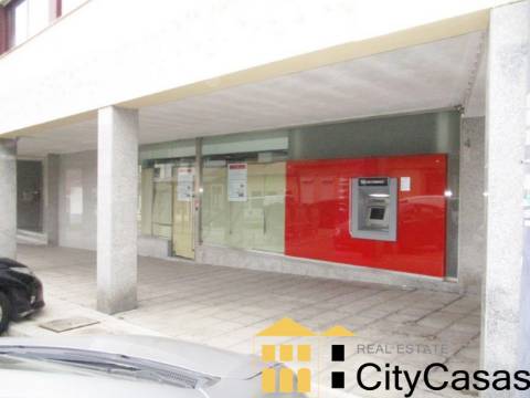 Lojas em Coimbrões - Imóvel de Banco