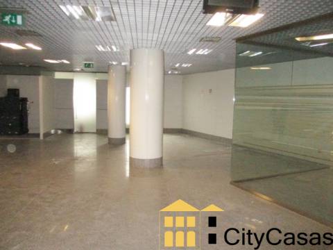 Lojas em Coimbrões - Imóvel de Banco