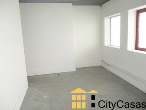 Lojas em Coimbrões - Imóvel de Banco