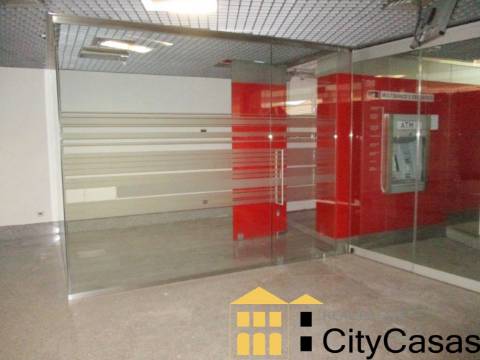 Lojas em Coimbrões - Imóvel de Banco