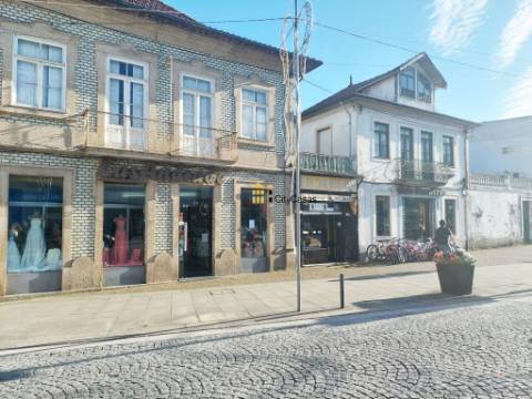 Conjunto de Prédios com PIP | Centro de Paredes