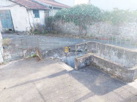 Conjunto de Prédios com PIP | Centro de Paredes