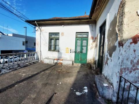 Conjunto de Prédios com PIP | Centro de Paredes