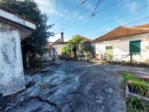 Conjunto de Prédios com PIP | Centro de Paredes