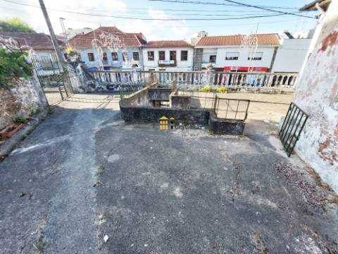 Conjunto de Prédios com PIP | Centro de Paredes