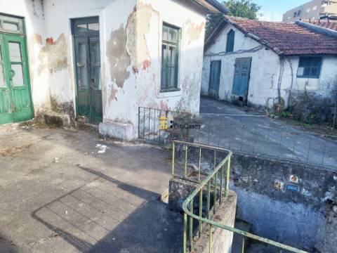 Conjunto de Prédios com PIP | Centro de Paredes