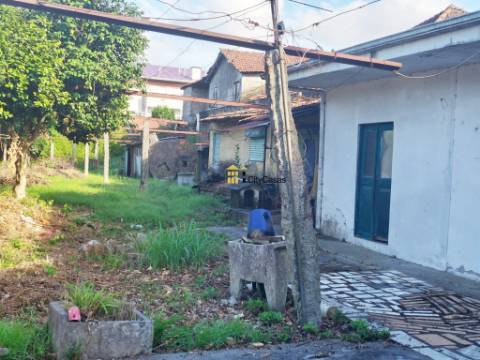 Conjunto de Prédios com PIP | Centro de Paredes