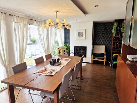 Propriedade com 4 Casas | São Mamede de Infesta