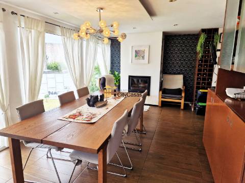 Propriedade com 4 Casas | São Mamede de Infesta