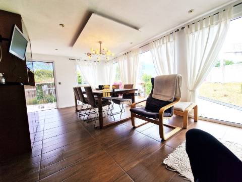 Propriedade com 4 Casas | São Mamede de Infesta