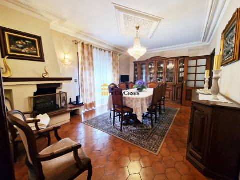 Propriedade com 4 Casas | São Mamede de Infesta