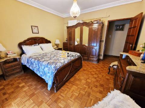 Propriedade com 4 Casas | São Mamede de Infesta