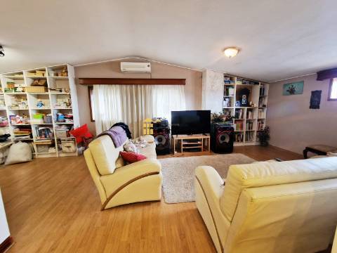 Propriedade com 4 Casas | São Mamede de Infesta