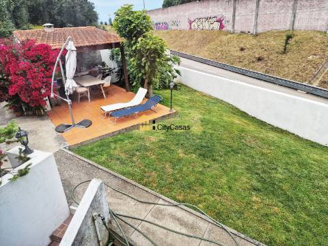 Propriedade com 4 Casas | São Mamede de Infesta