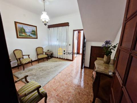 Propriedade com 4 Casas | São Mamede de Infesta