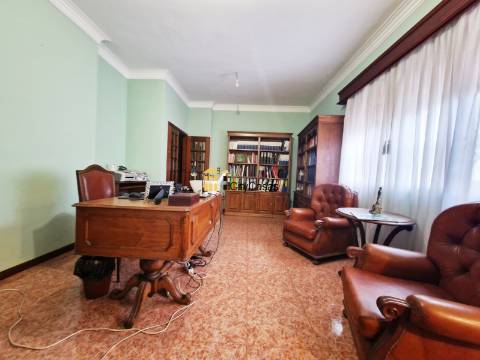 Propriedade com 4 Casas | São Mamede de Infesta